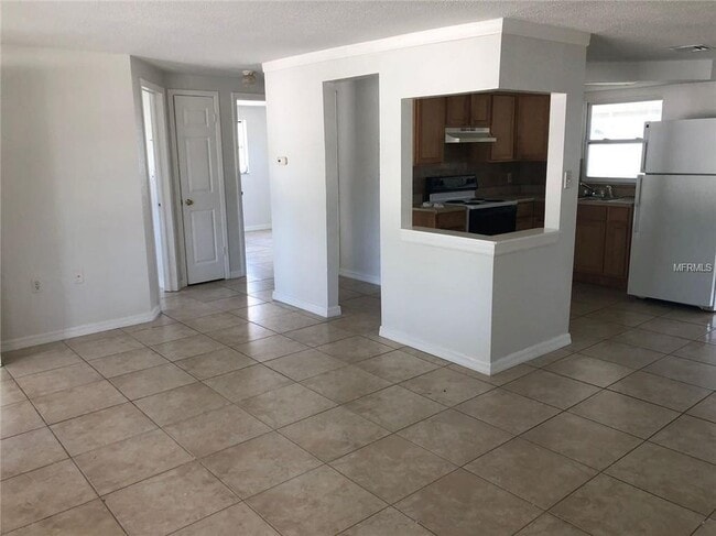 Building Photo - Must See -  3-bedroom, 1-bath single family home with fenced in yard in Port Richey