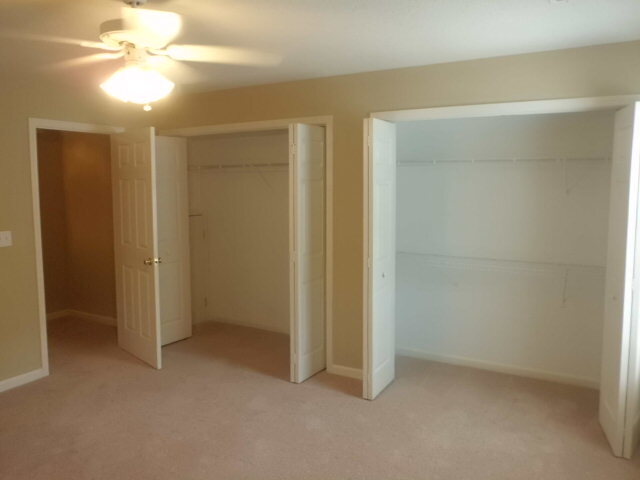 Building Photo - 4400 Chimney Springs Dr