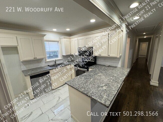 Building Photo - 221 W Woodruff Ave