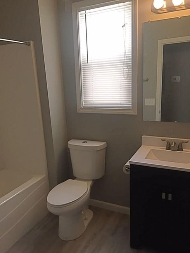 Building Photo - Recently Remodeled and Efficient 3 Bedroom...