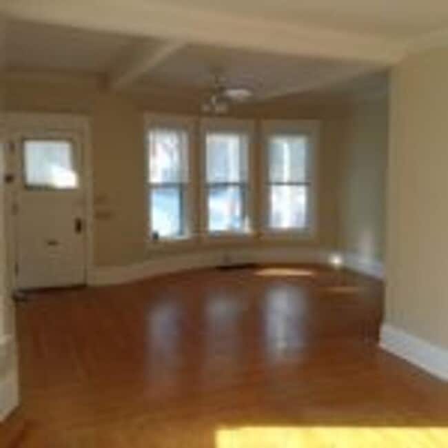 Building Photo - 2614 N Prospect Ave