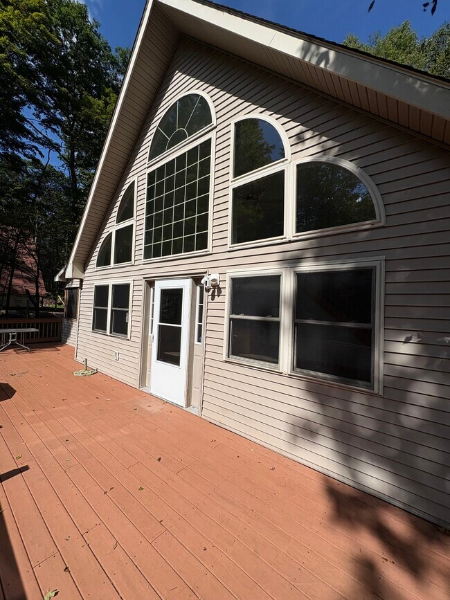 Building Photo - 104 Flo Ct