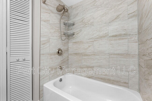 Building Photo - 639 Harvey St