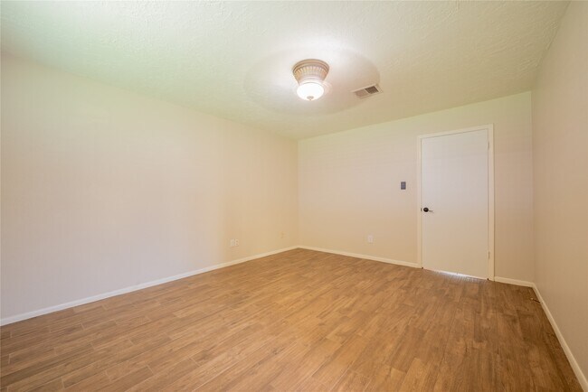 Building Photo - 9202 Benning Dr