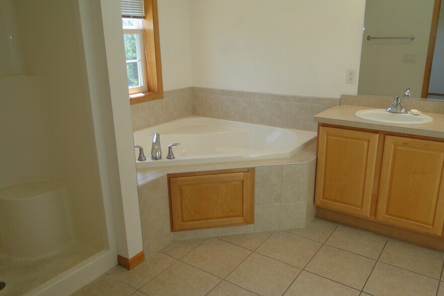 Building Photo - 1709 Carns Dr