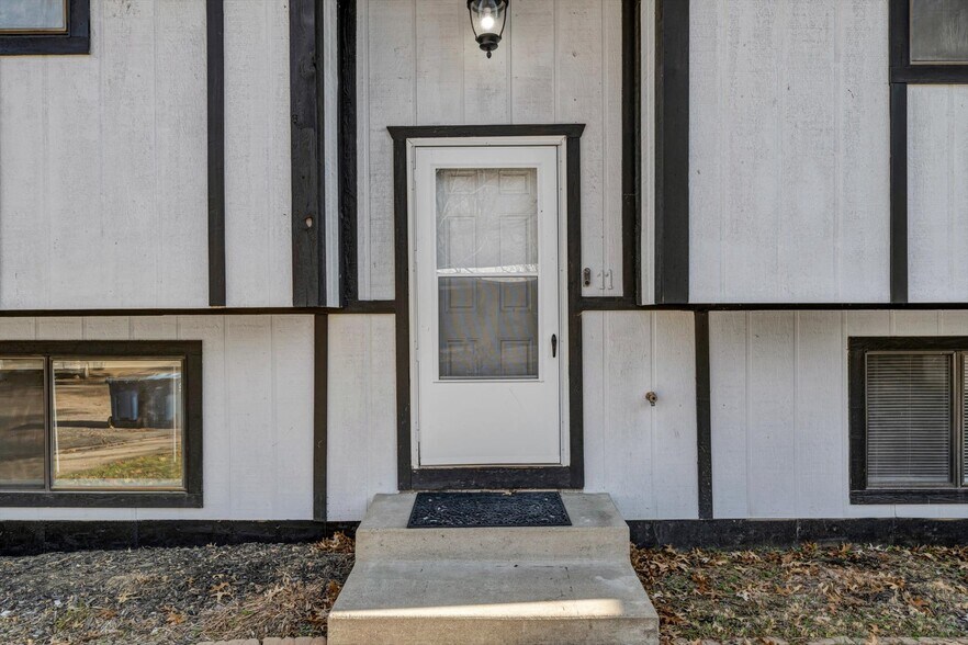 Building Photo - 11 Carriage Lane