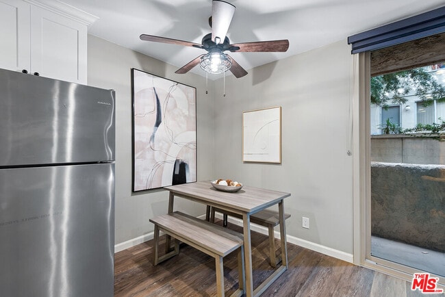 Building Photo - 11645 Montana Ave