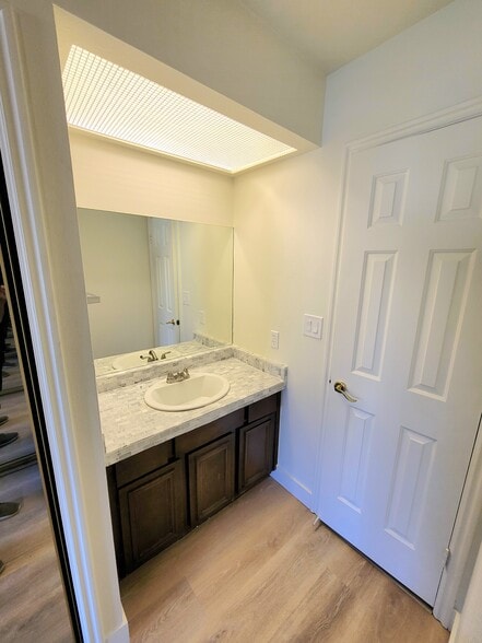 Building Photo - 300 W 2025 S