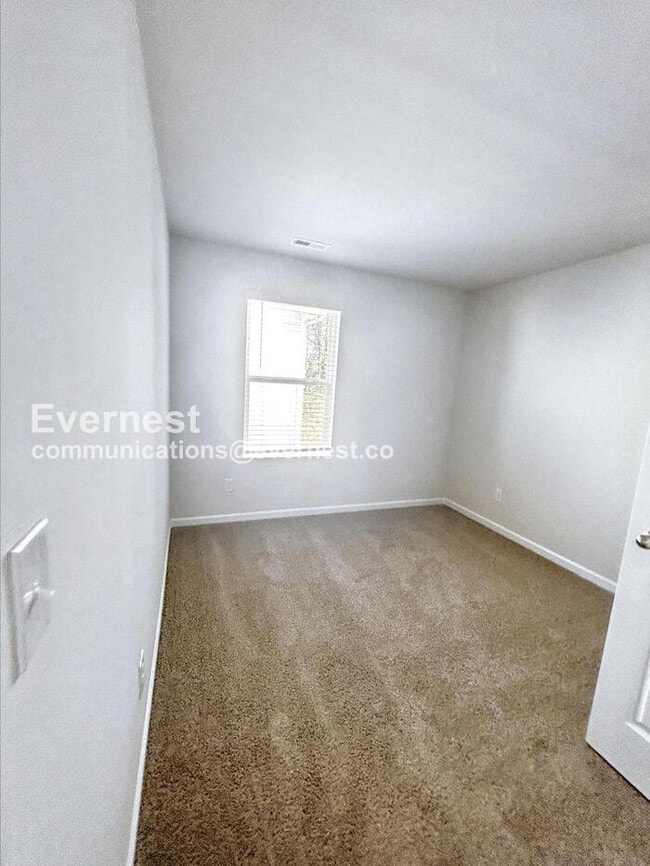 Building Photo - 4 Bed, 2.5 Bath Home with Garage / Pet-Friendly / Vouchers Accepted / Available Now!