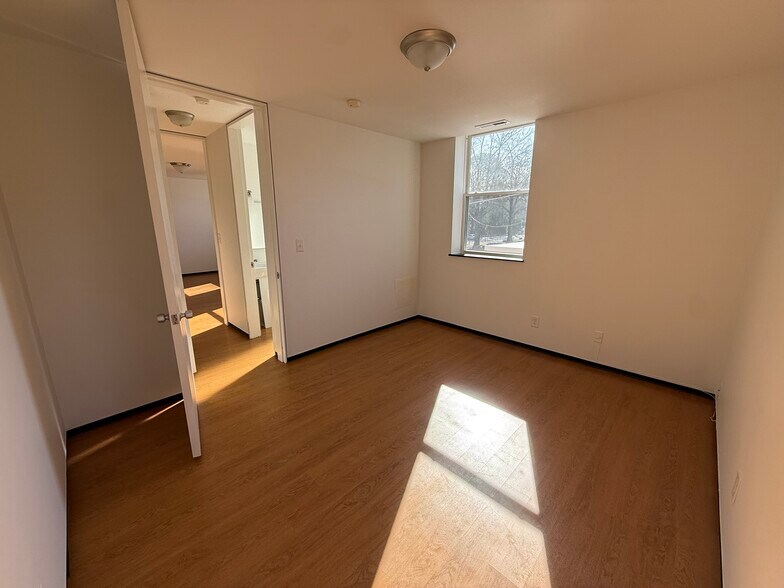 Bedroom - 528 Wade Ave