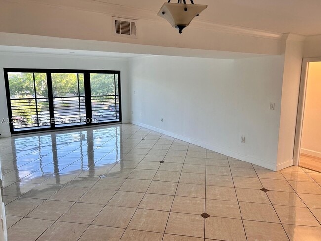 Building Photo - 4060 N Hills Dr
