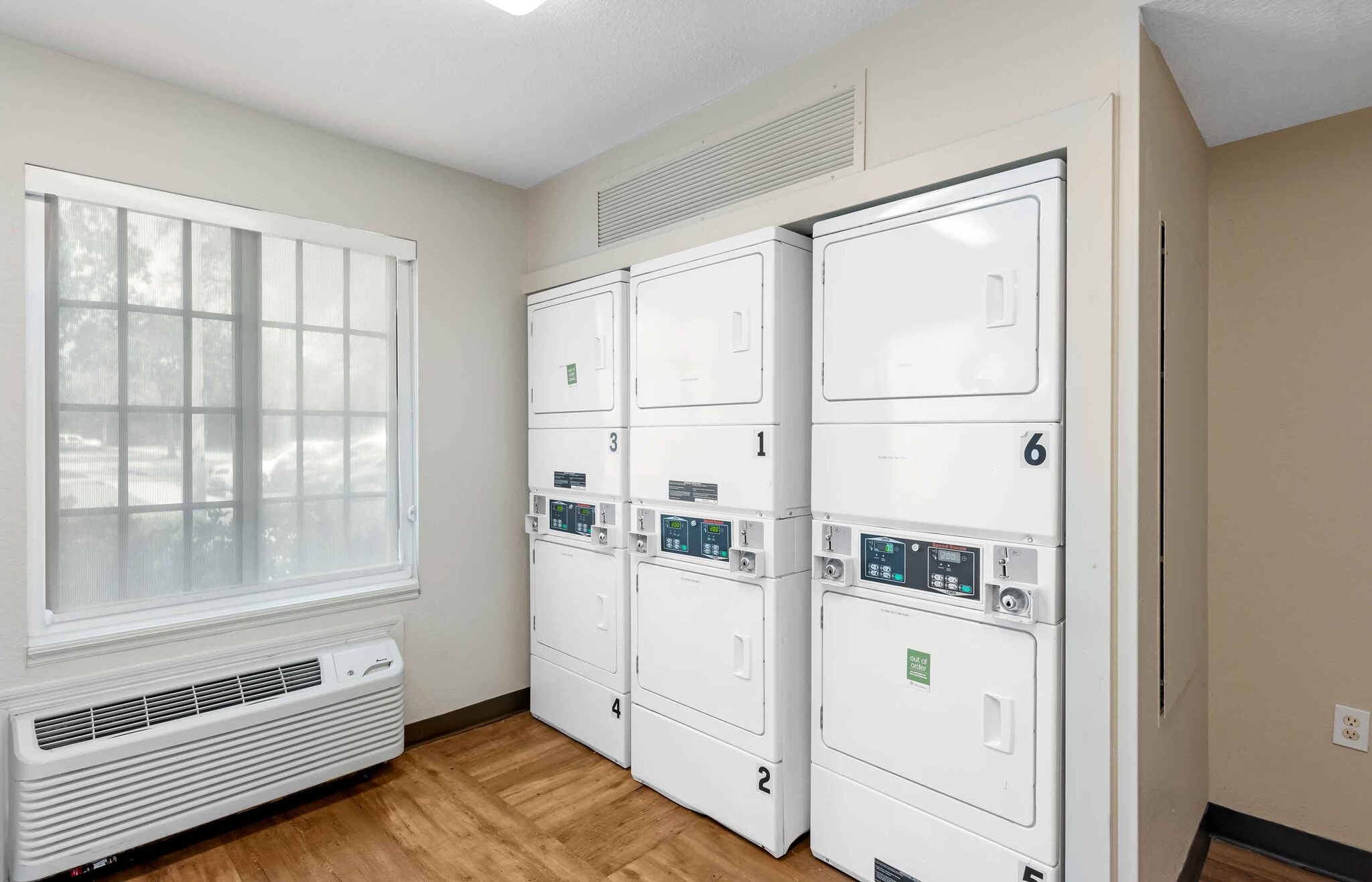 Building Photo - Furnished Studio-Miami - Airport - Blue Lagoon