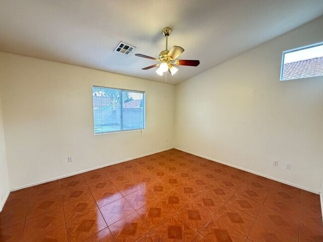 Building Photo - This proeprty has been shown before and will be leased to the first qualified applicant. To sched...