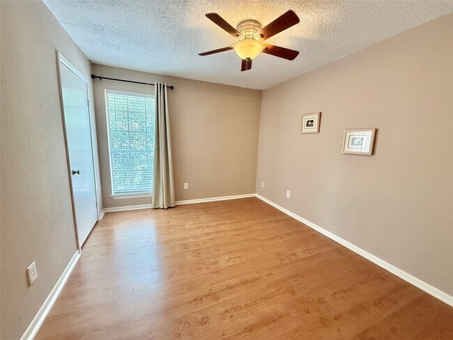 Building Photo - 2800 Jeanetta St