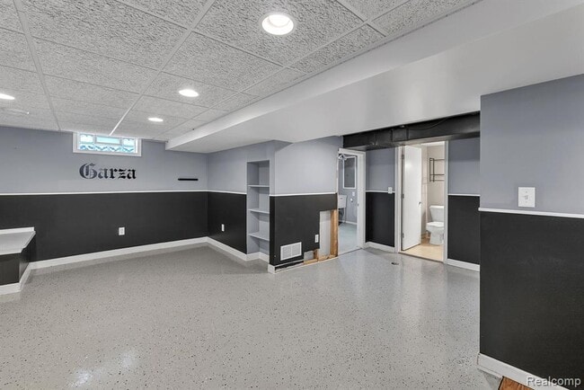 Building Photo - 3237 Pardee Ave