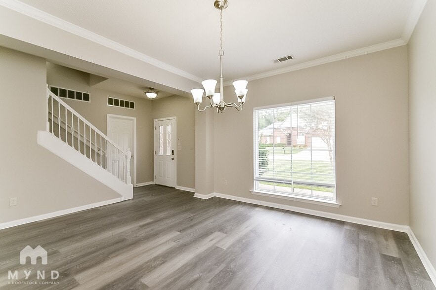 Building Photo - 4050 Sidlehill Dr