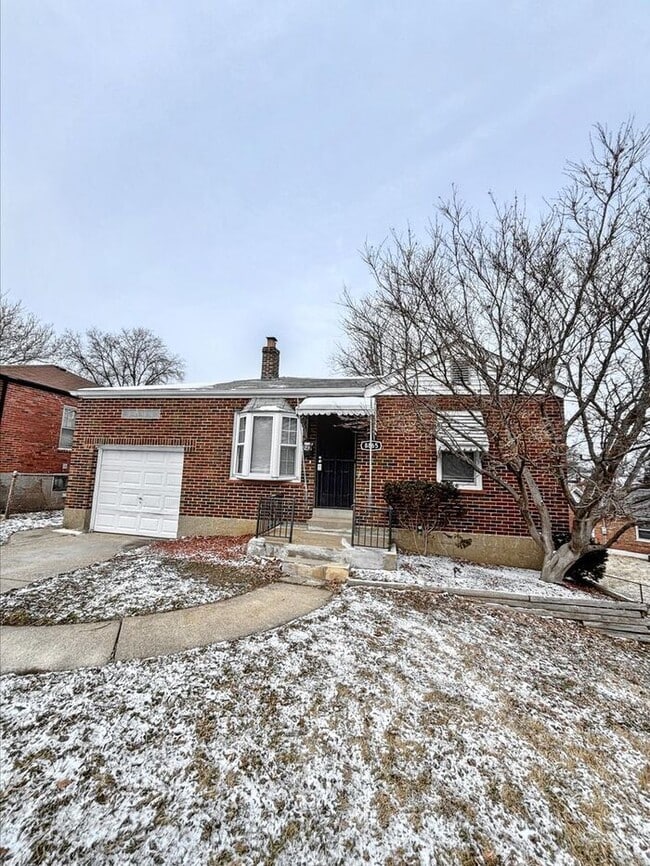 Primary Photo - Charming 2-Bedroom Home with Garage and Co...