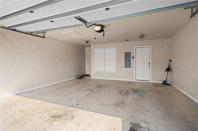 Building Photo - 27 S Prairie Dunes Dr
