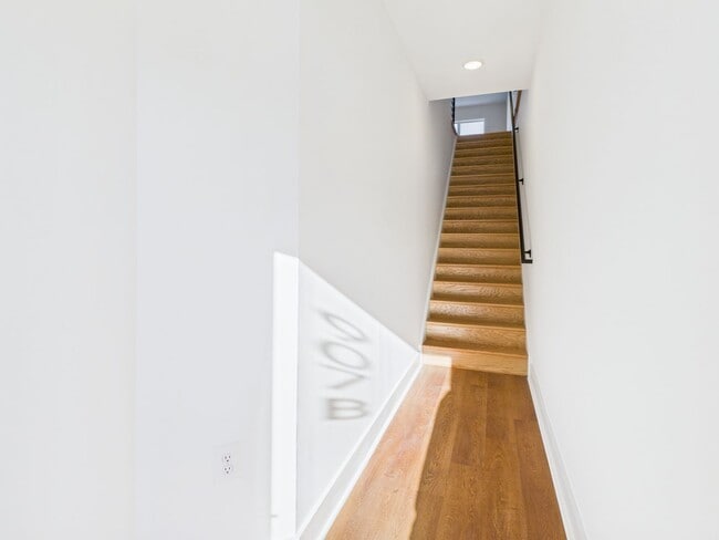 Building Photo - 907 Bainbridge St