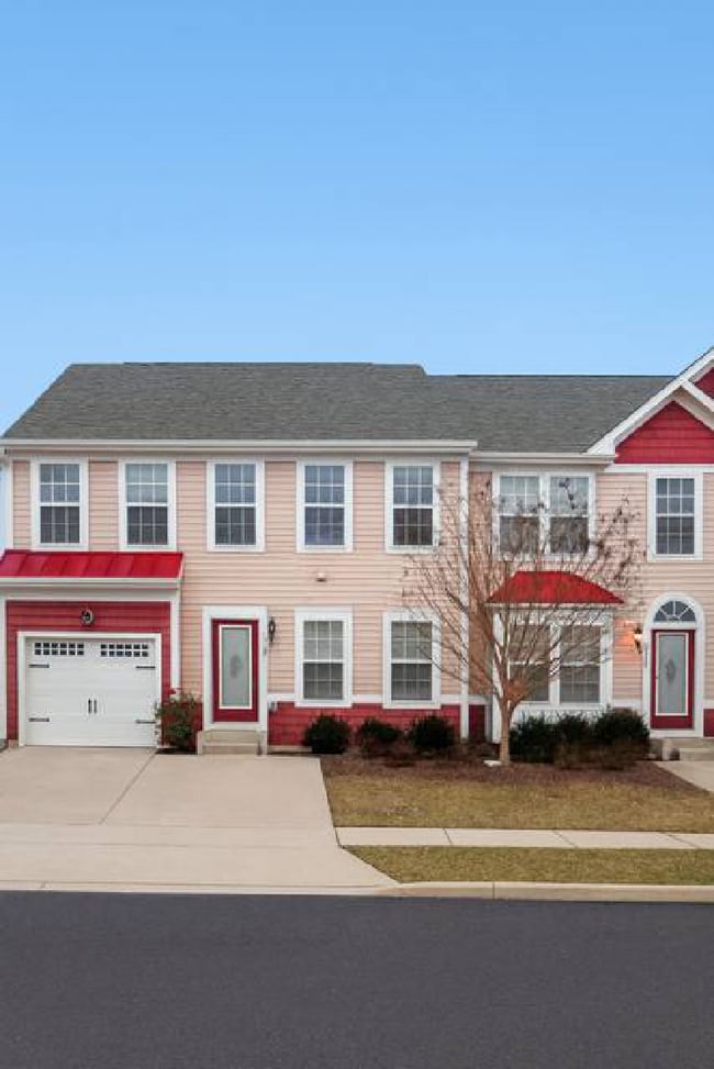 Primary Photo - 34422 Bronze St