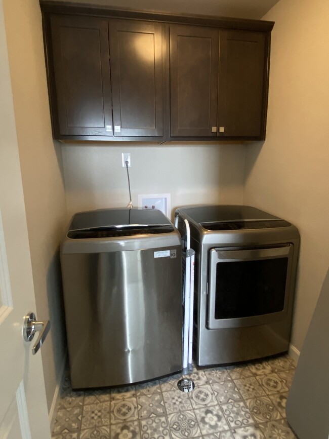 Building Photo - 3 bedroom Wolf Ranch Townhome - Laurel Mou...