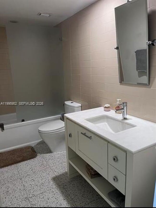 Building Photo - 881 Ocean Dr