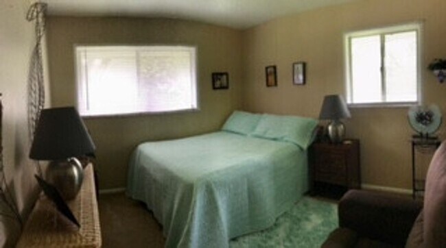Building Photo - 3 Bedroom Ranch Home Avail August 2026;  M...