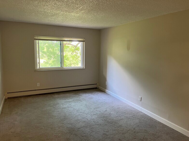bedroom with new carpet - 3450 S Poplar St