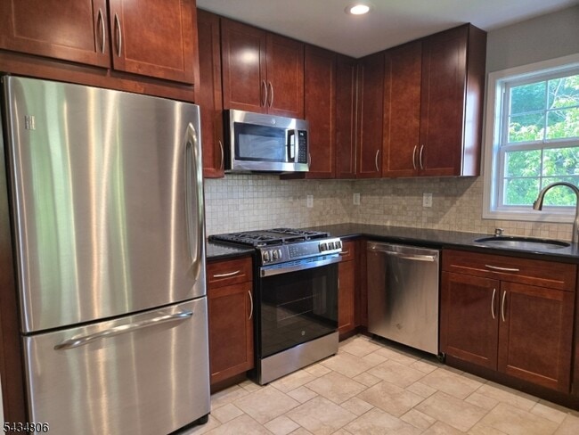 Building Photo - 313 Winthrop Dr
