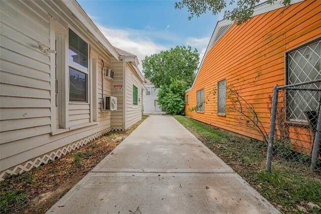 Building Photo - 1511 Scharpe St