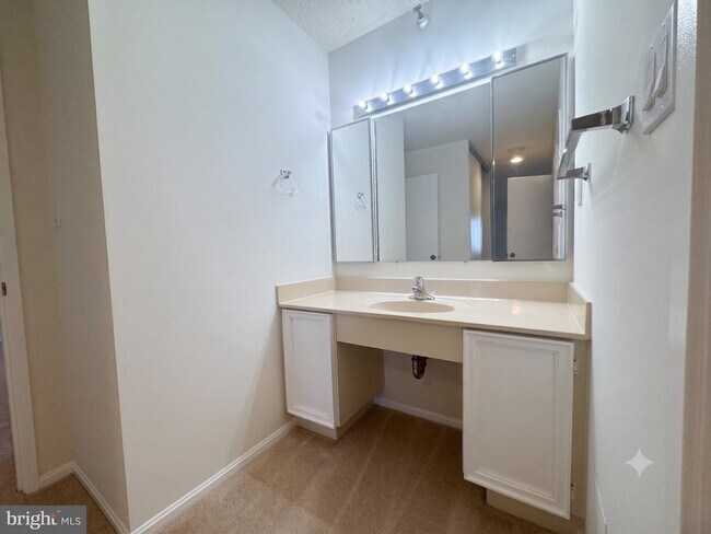 Building Photo - 15107 Interlachen Dr