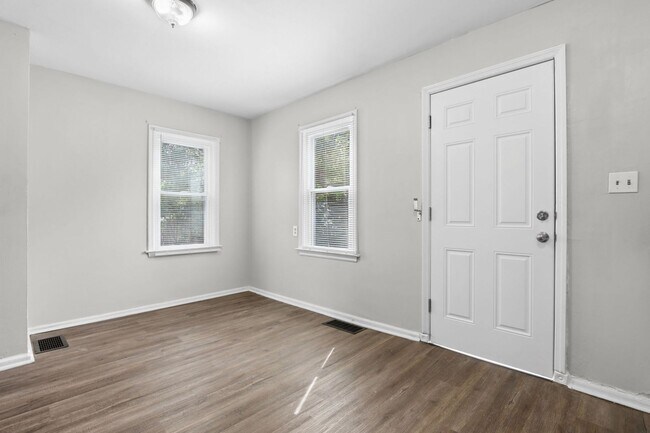 Building Photo - 2801-2803-2803 Vanderberg Ave