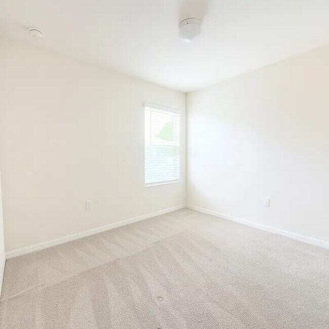 Building Photo - 211 NE 20th St