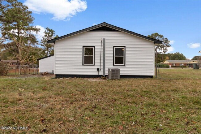 Building Photo - 120 Erik Dr