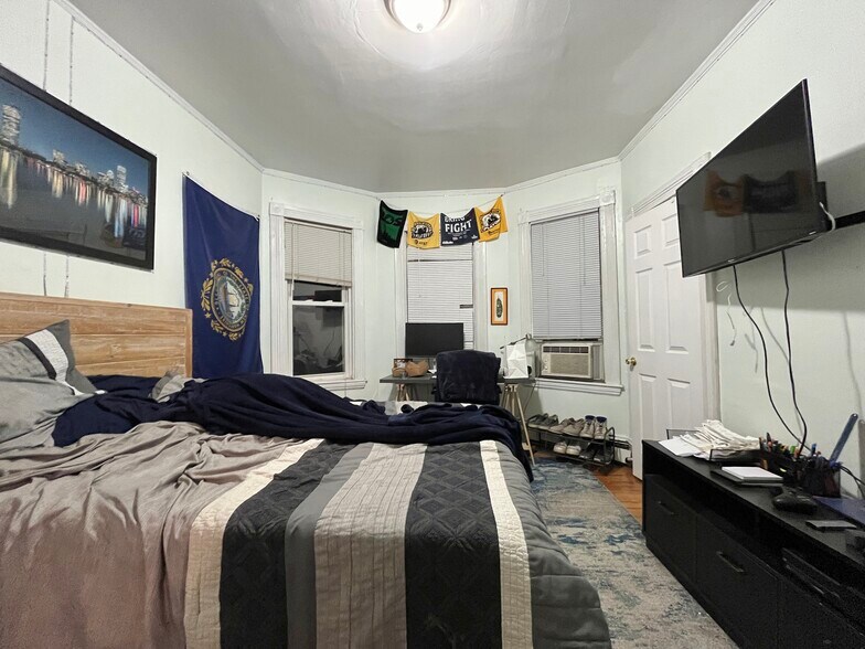 Building Photo - 168 Hillside St