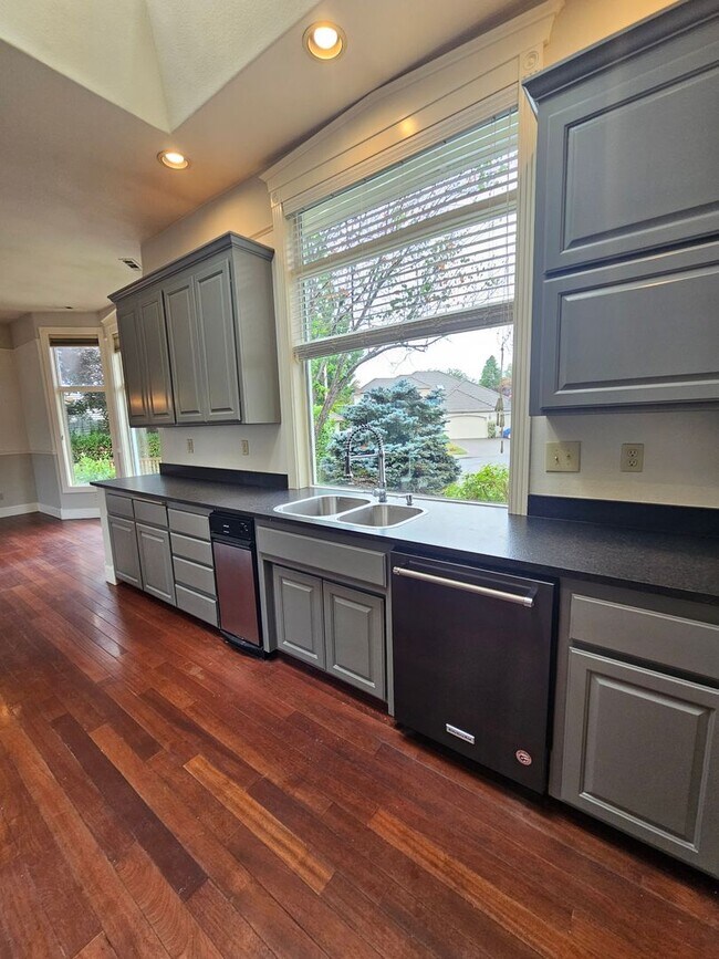 Building Photo - 2982 Rosedale Terrace