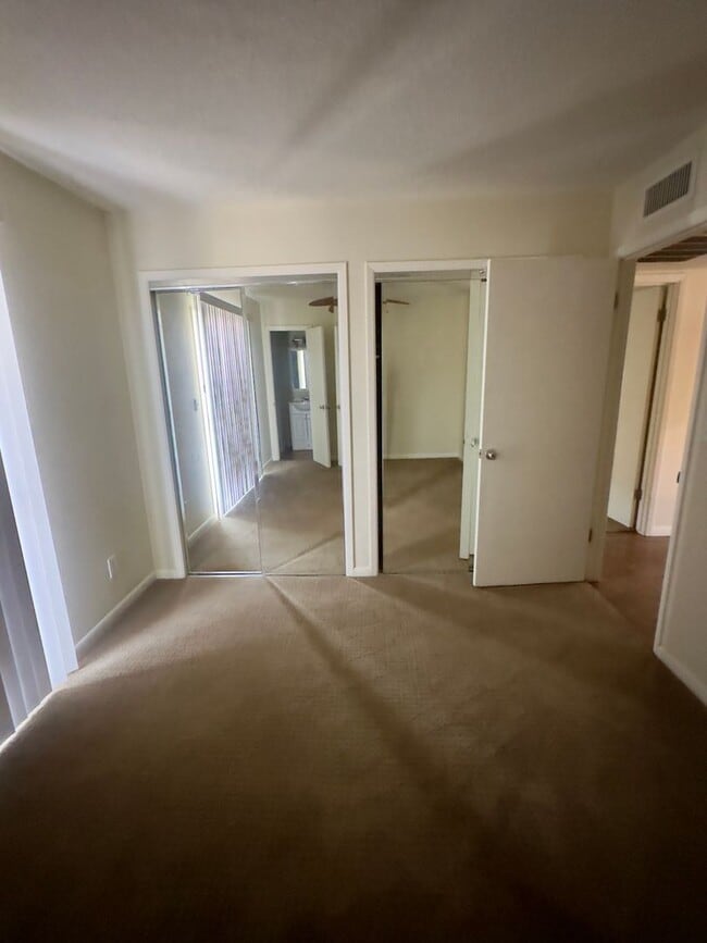 Building Photo - 2 Bed 2 Bath Duplex Long Term Rental!