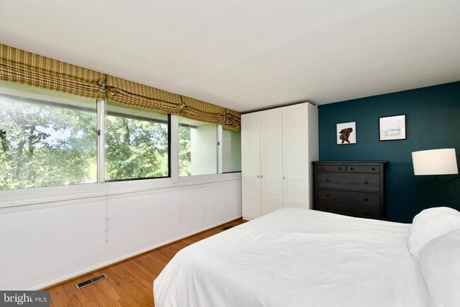 Building Photo - 2204 S Quincy St