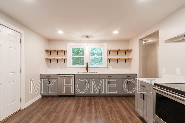 Building Photo - 1108 W Walnut Ave