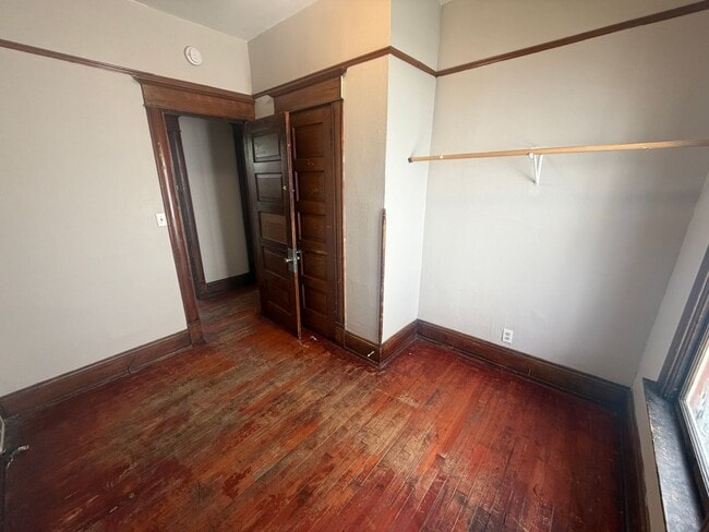 Building Photo - 2355 N Hubbard St