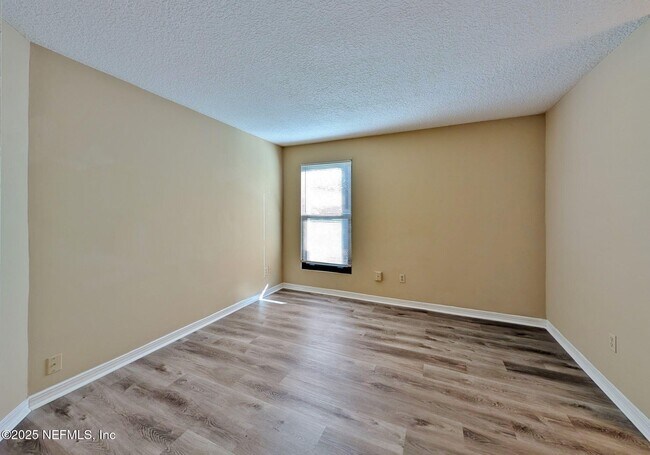 Building Photo - 10200 Belle Rive Blvd