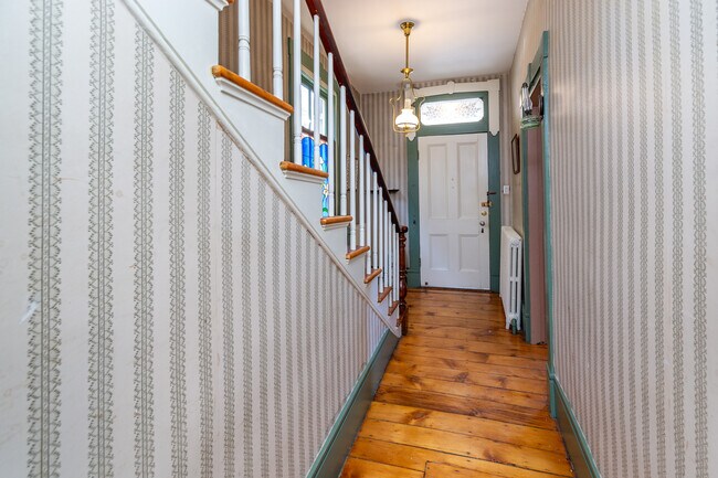 Building Photo - 45 York St