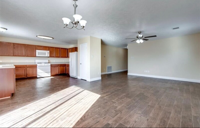 Building Photo - 16535 Burnell Oaks Ln