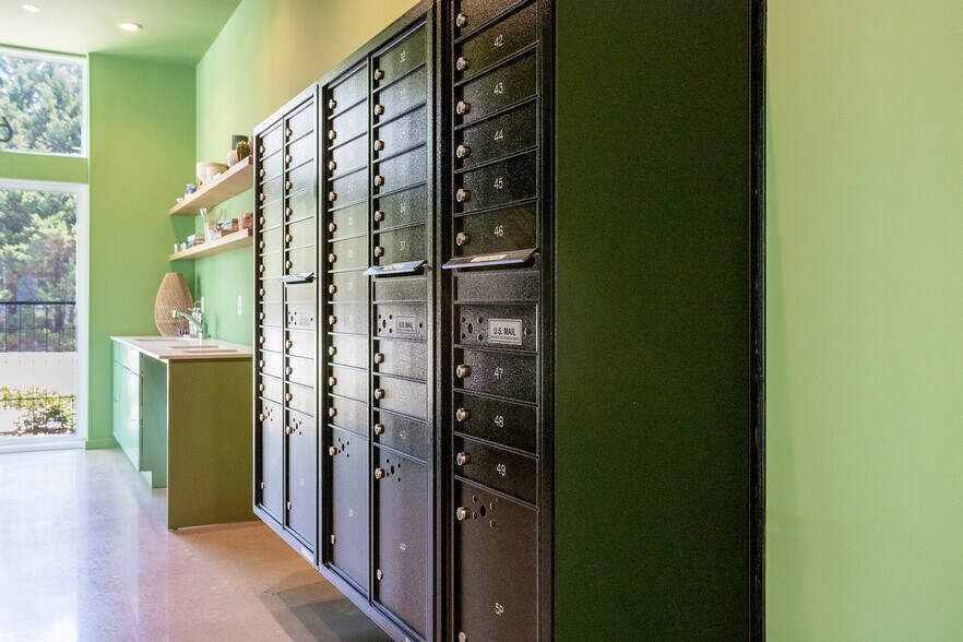 Mailbox - 600 S Duke St