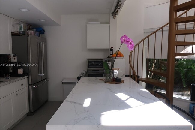 Building Photo - 3034 SW 27th Ave