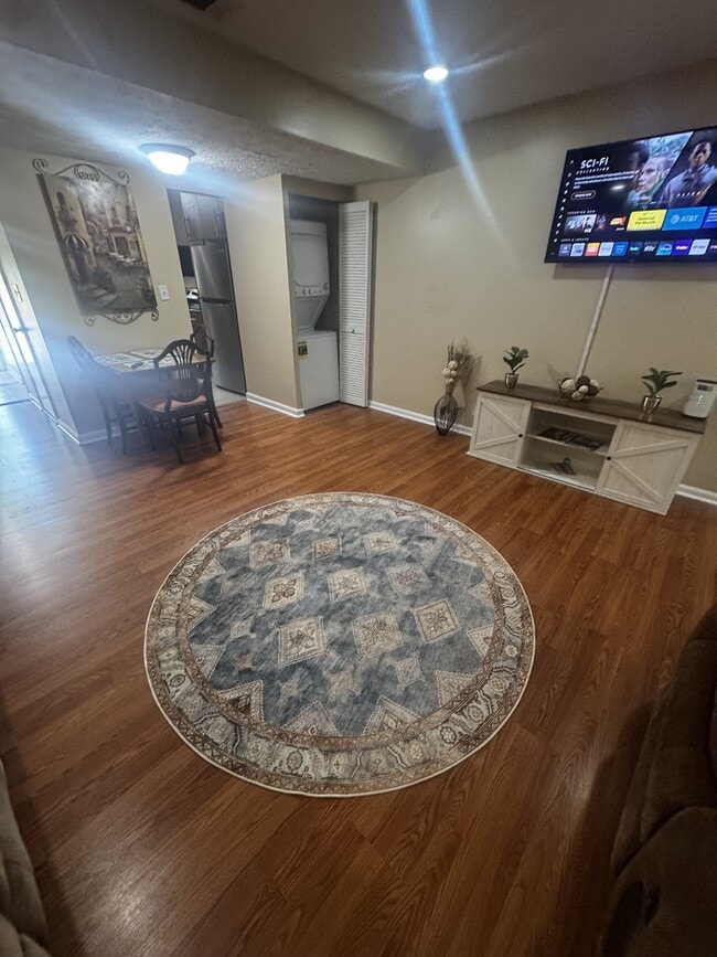 Building Photo - 127 Eaglewood Way