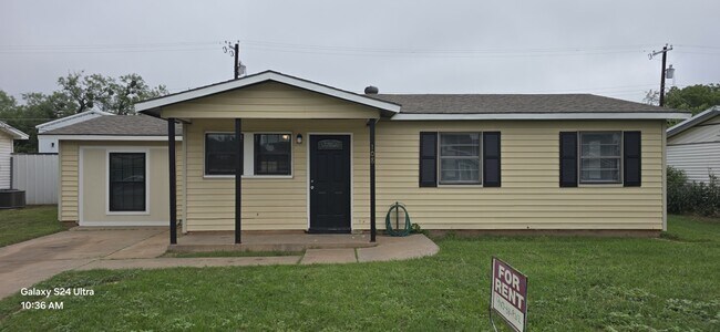 Primary Photo - 108 W Garden Dr