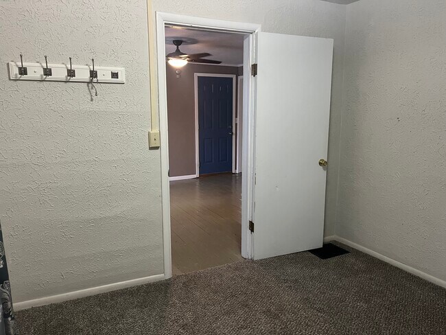 Building Photo - 1208 Chestnut Ave