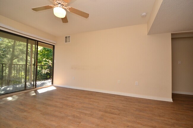 Building Photo - Lovely Winter Springs Condo ~ Vinyl Plank Flooring and Large Screened Patio!