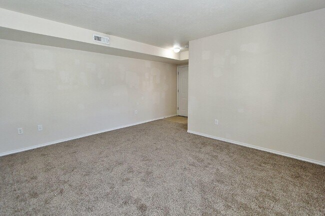 Building Photo - 11840 Cloverbrook Ln